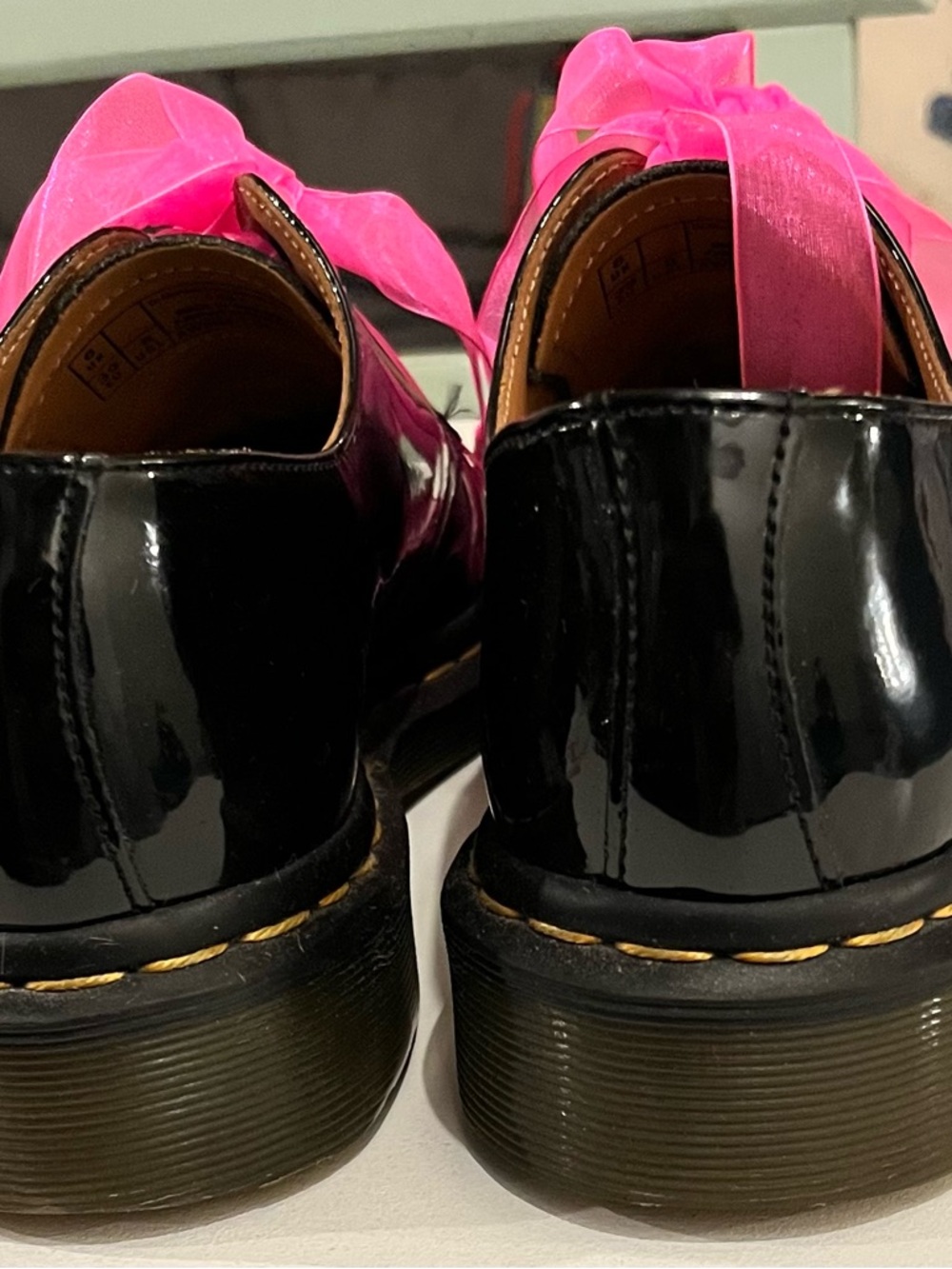 Dr. Martens Black Patent Oxfords with Bright Pink Ribbon Laces Size 8 - Picture 4 of 5